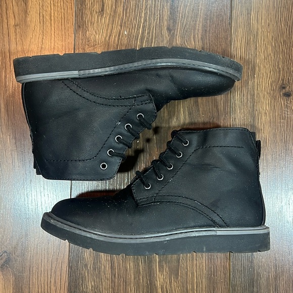 Boys black boots - Picture 1 of 4